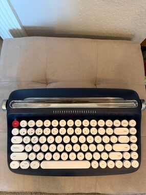 Retro Bluetooth Mechanical Keyboard - Navy Blue and Cream